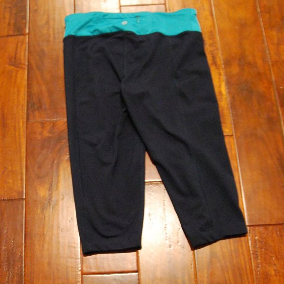 Jockey Cropped Yoga Pants - Picture 2 of 3